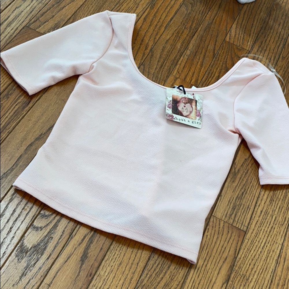 Crop top xs with tags 🌸